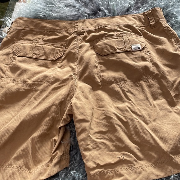 North face hiking short (like new) - Picture 3 of 3